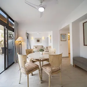 Oasis Bay - Cliffs, Beach, Town Center Apartment